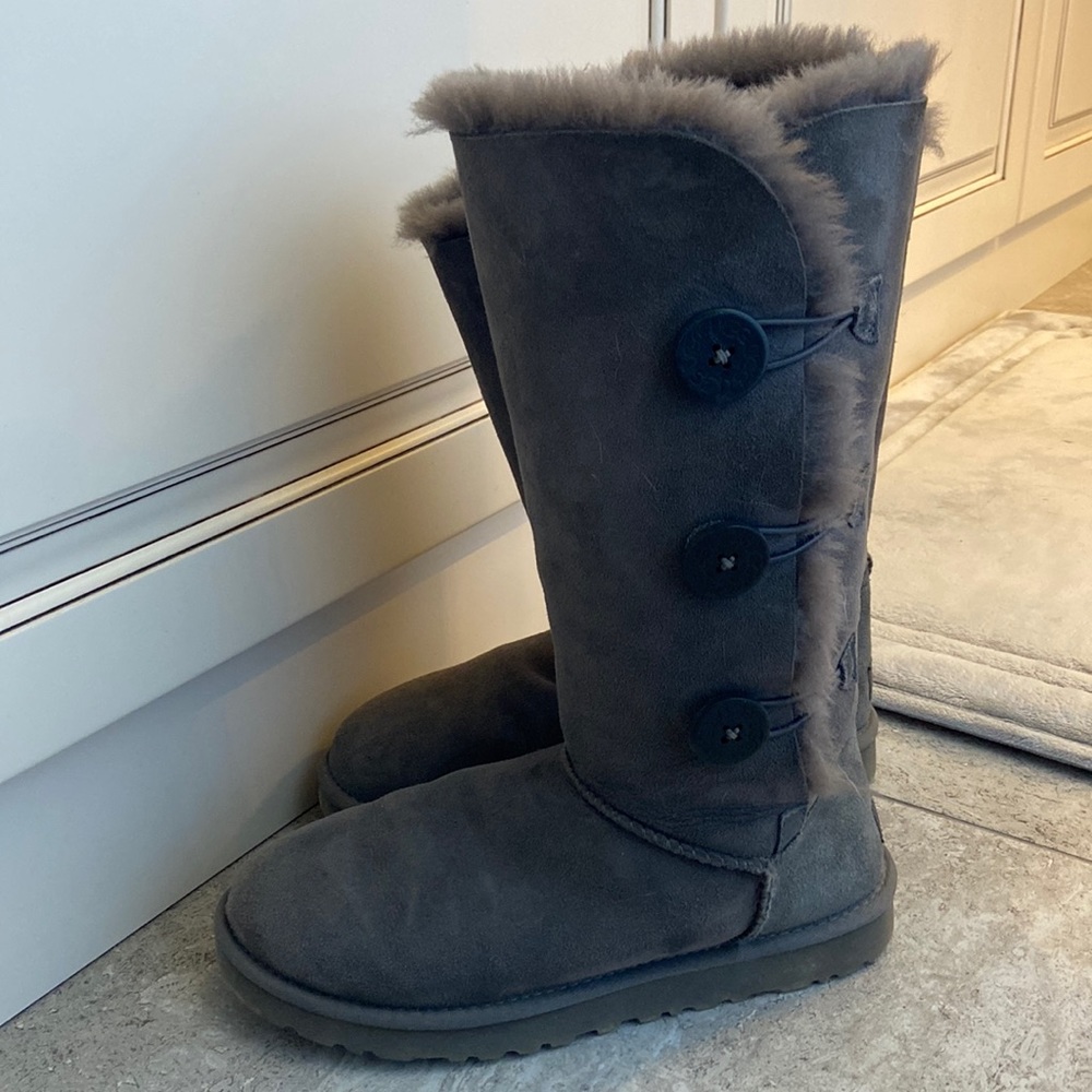 Women’s Gray Ugg Boots Size 9